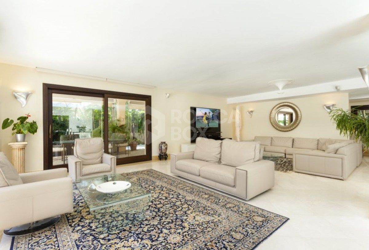 Fabulous 5 bed villa for sale in Nueva Andalucia in Marbella