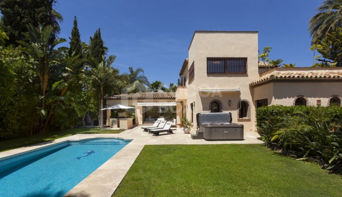 Fabulous 5 bed villa for sale in Nueva Andalucia in Marbella