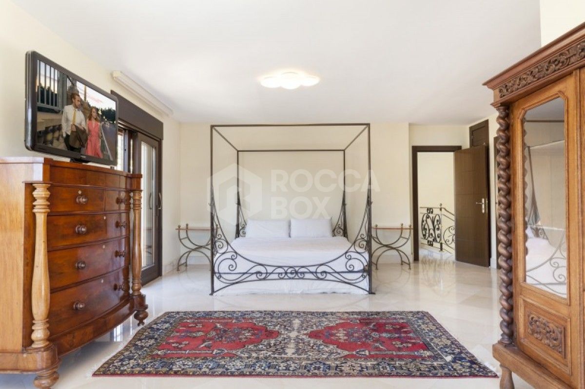 Fabulous 5 bed villa for sale in Nueva Andalucia in Marbella