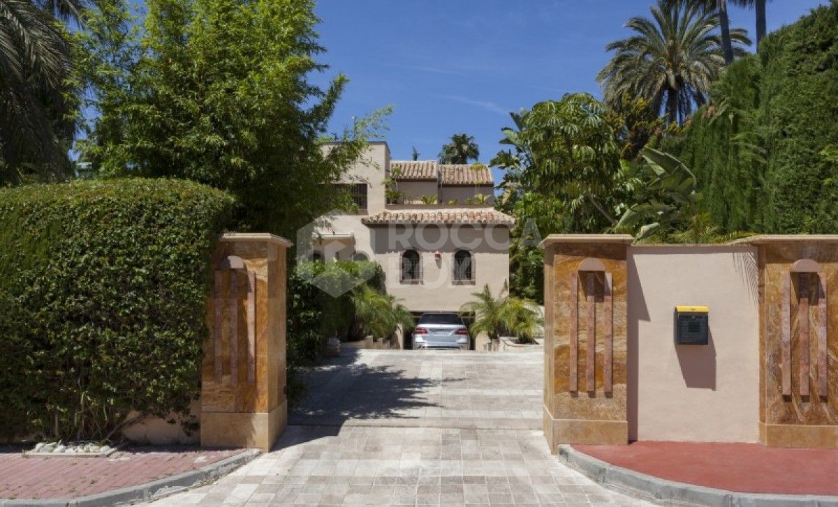Fabulous 5 bed villa for sale in Nueva Andalucia in Marbella