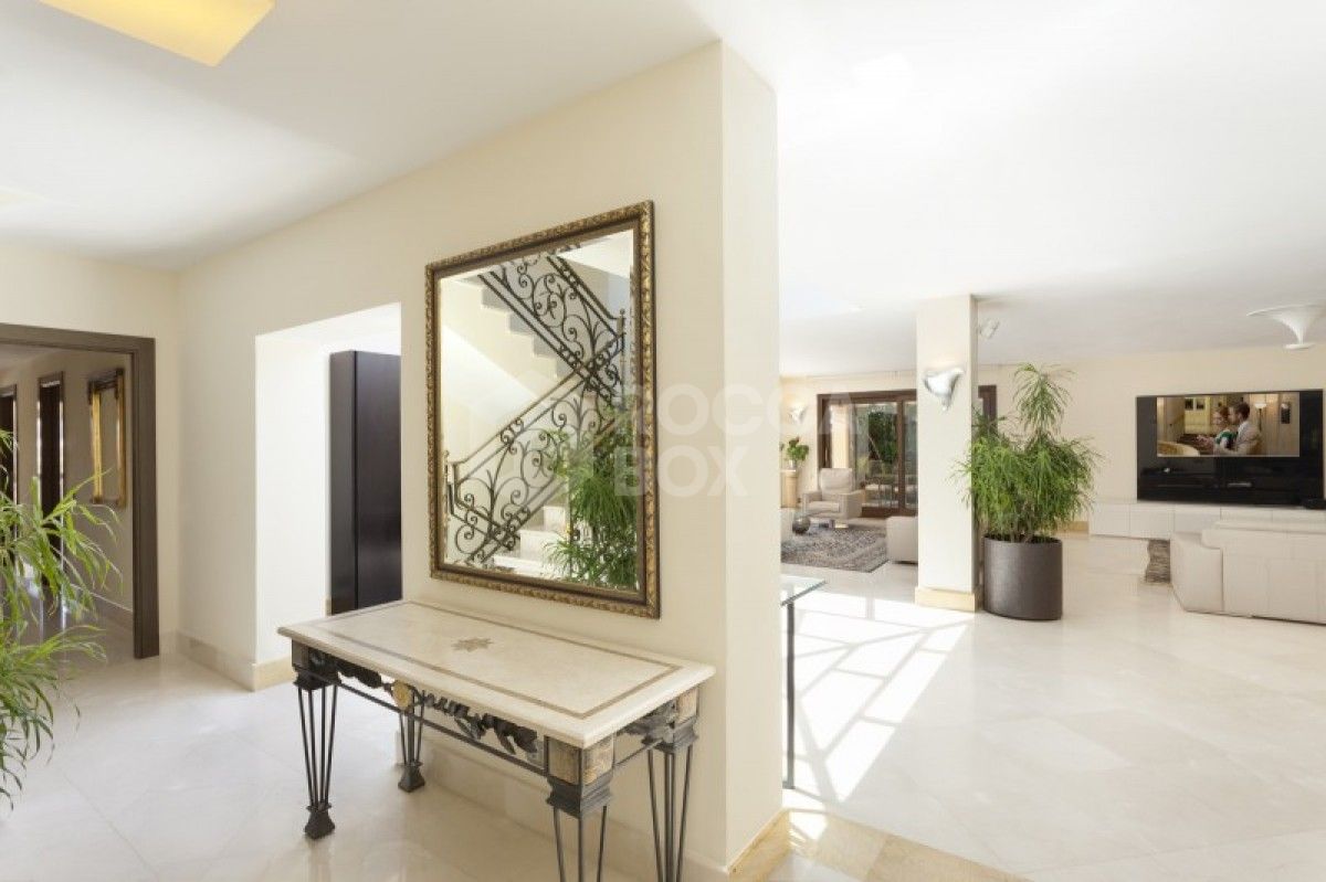 Fabulous 5 bed villa for sale in Nueva Andalucia in Marbella