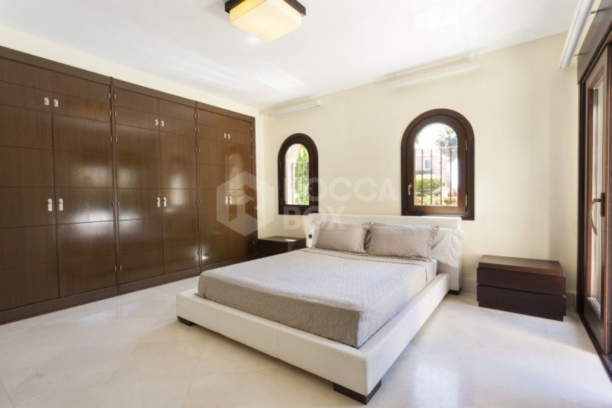 Fabulous 5 bed villa for sale in Nueva Andalucia in Marbella