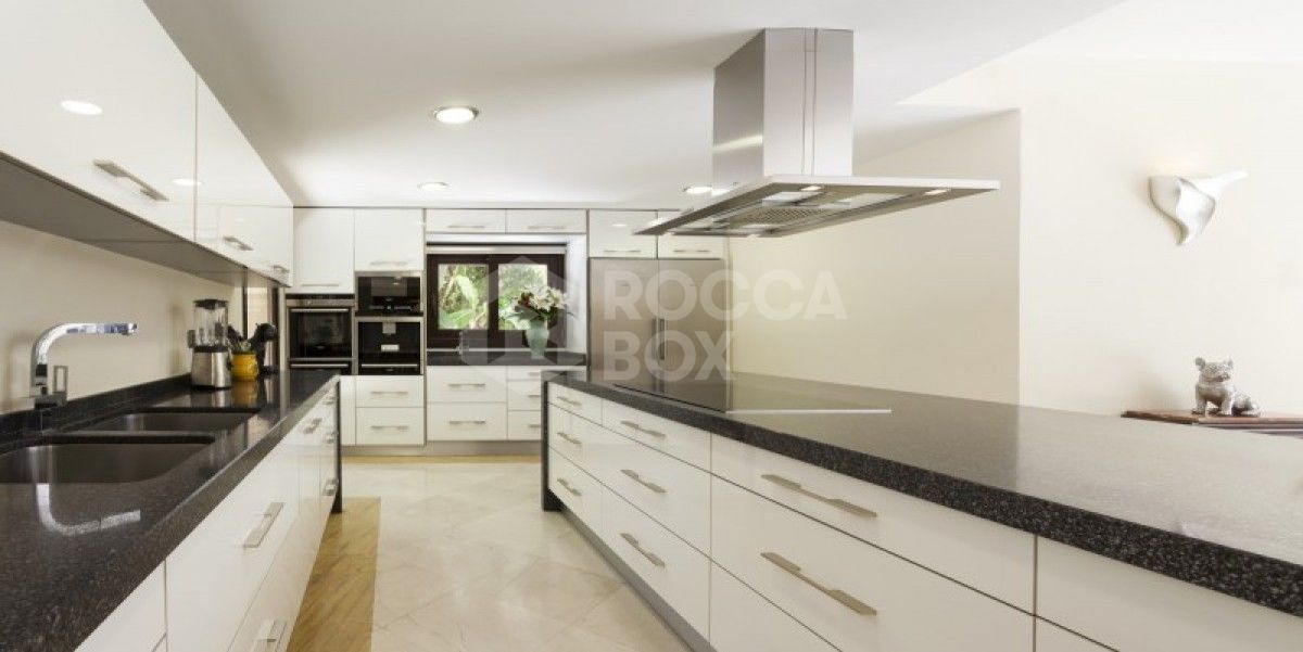 Fabulous 5 bed villa for sale in Nueva Andalucia in Marbella