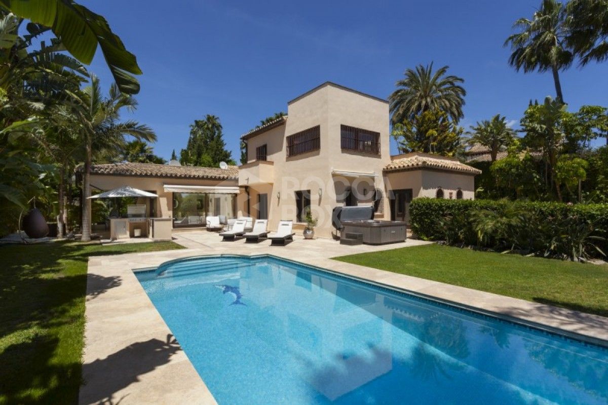 Fabulous 5 bed villa for sale in Nueva Andalucia in Marbella