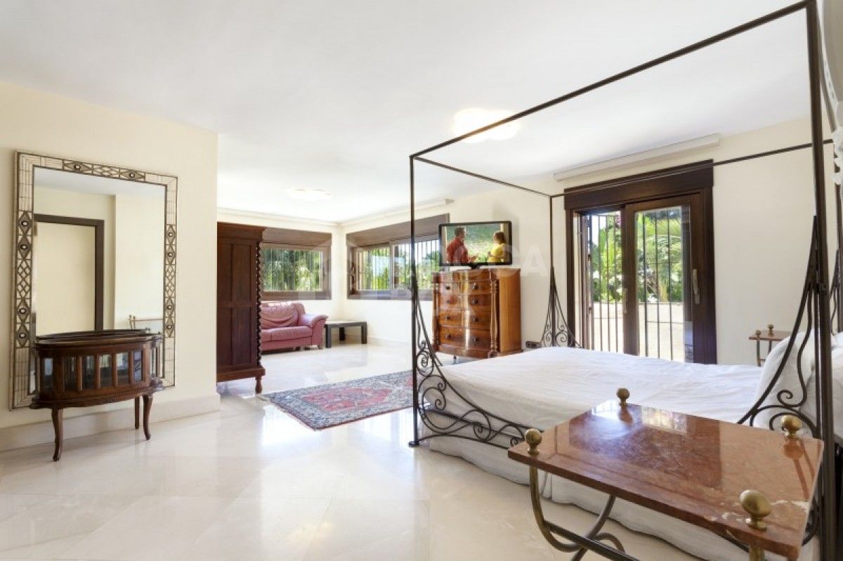Fabulous 5 bed villa for sale in Nueva Andalucia in Marbella