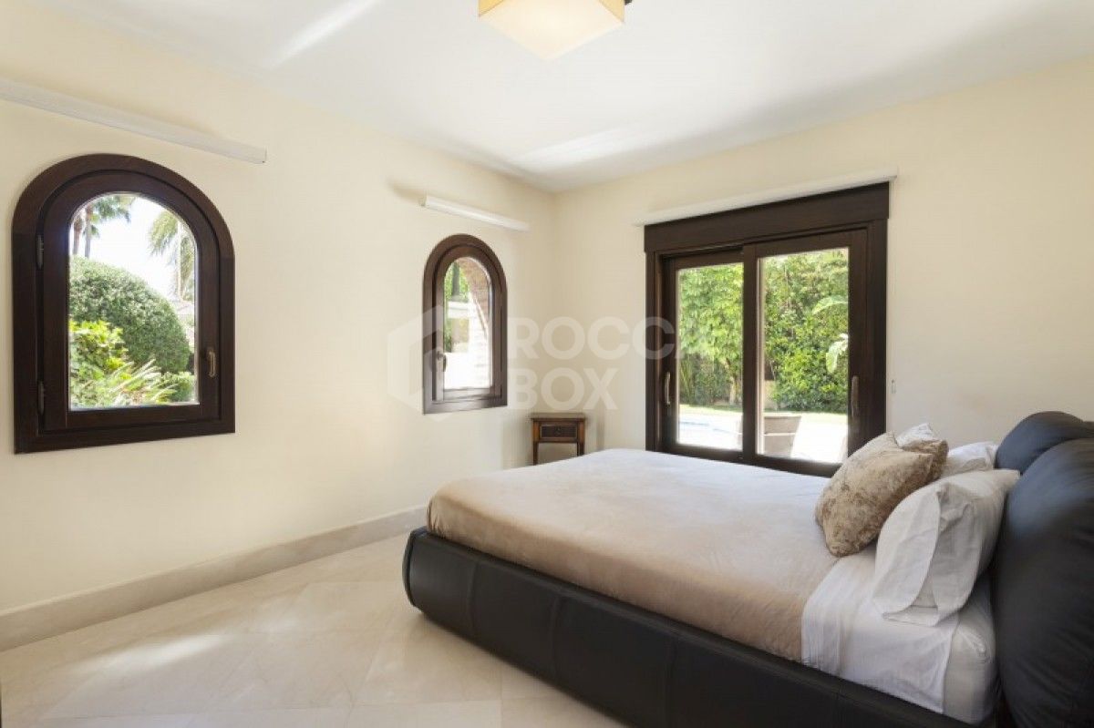 Fabulous 5 bed villa for sale in Nueva Andalucia in Marbella