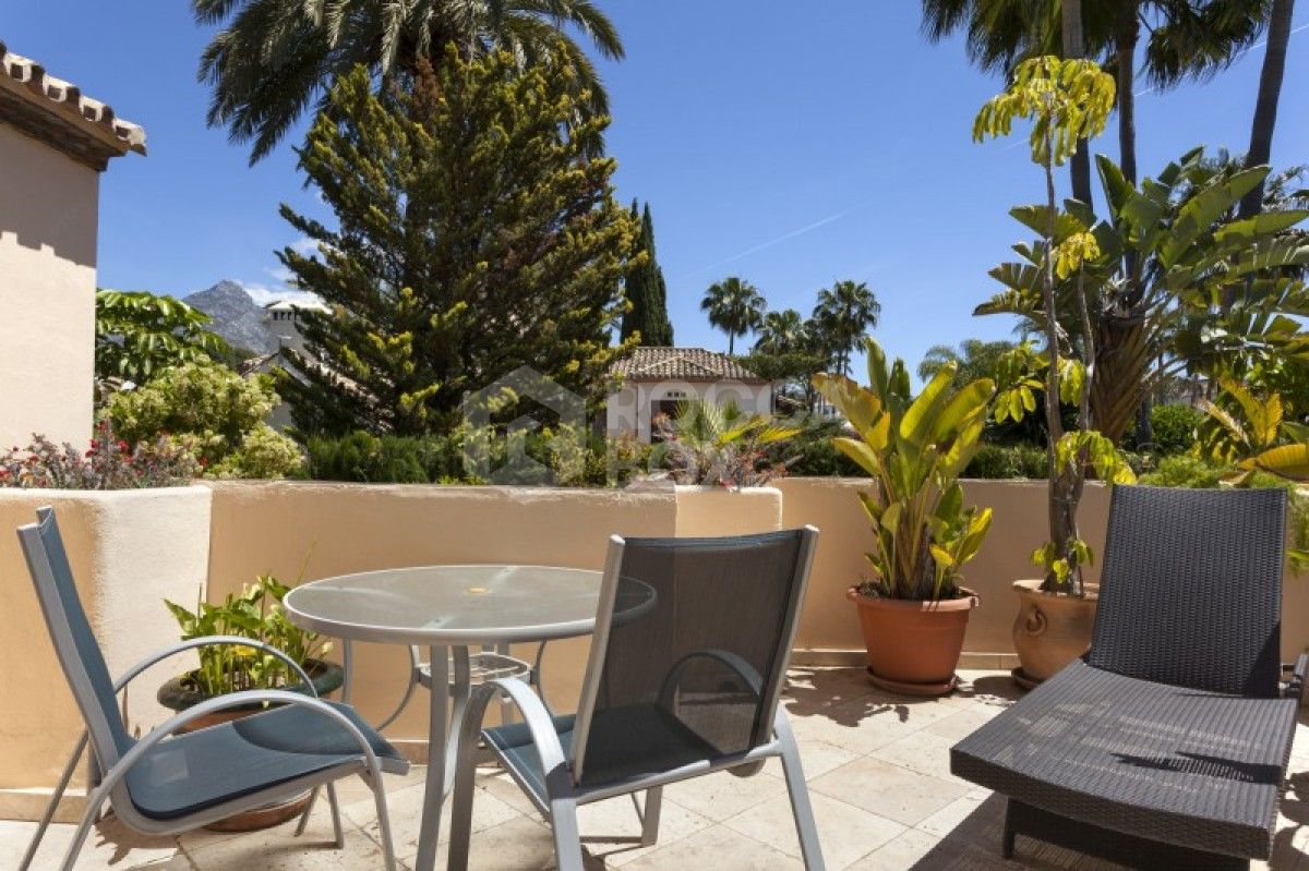 Fabulous 5 bed villa for sale in Nueva Andalucia in Marbella