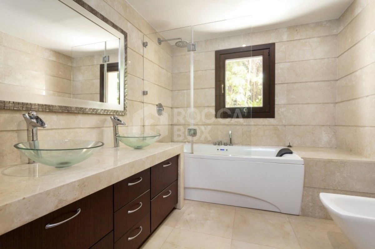 Fabulous 5 bed villa for sale in Nueva Andalucia in Marbella