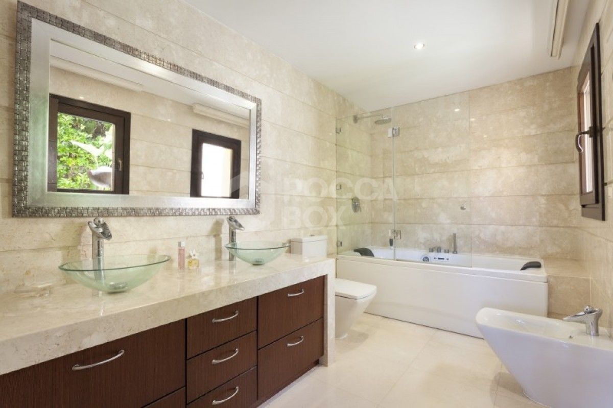 Fabulous 5 bed villa for sale in Nueva Andalucia in Marbella