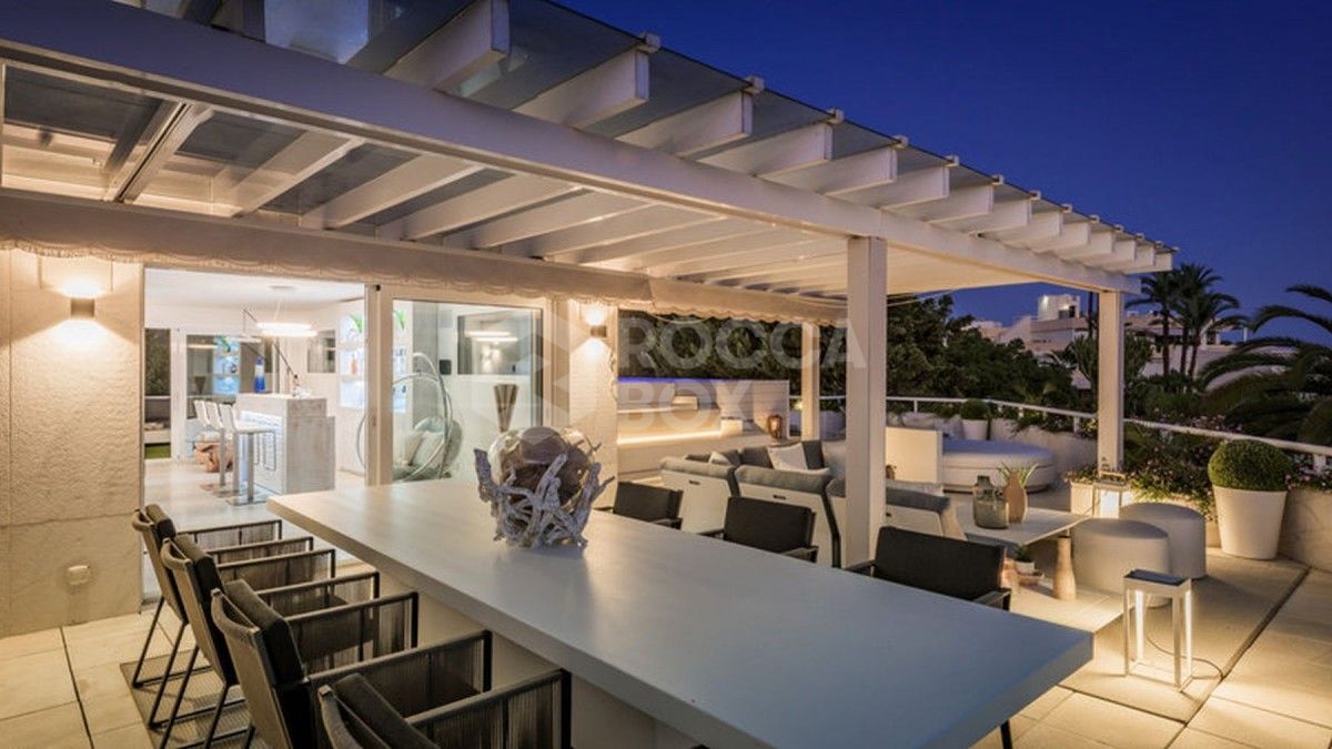 A stunning penthouse in Nueva Andalucia for sale