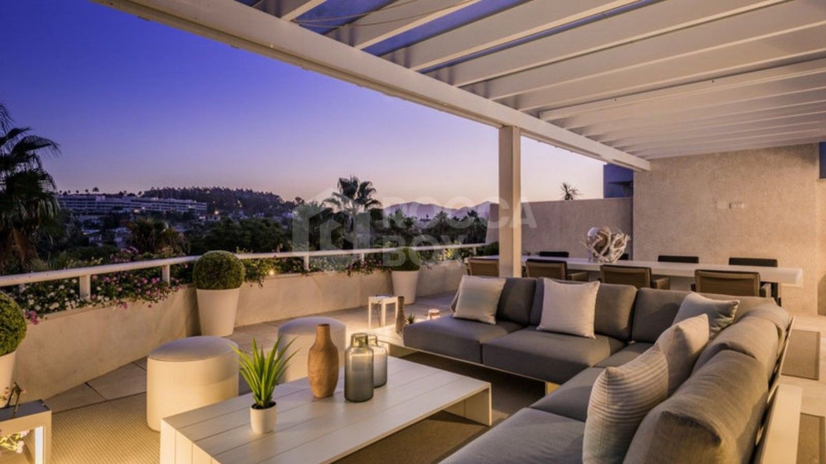 A stunning penthouse in Nueva Andalucia for sale