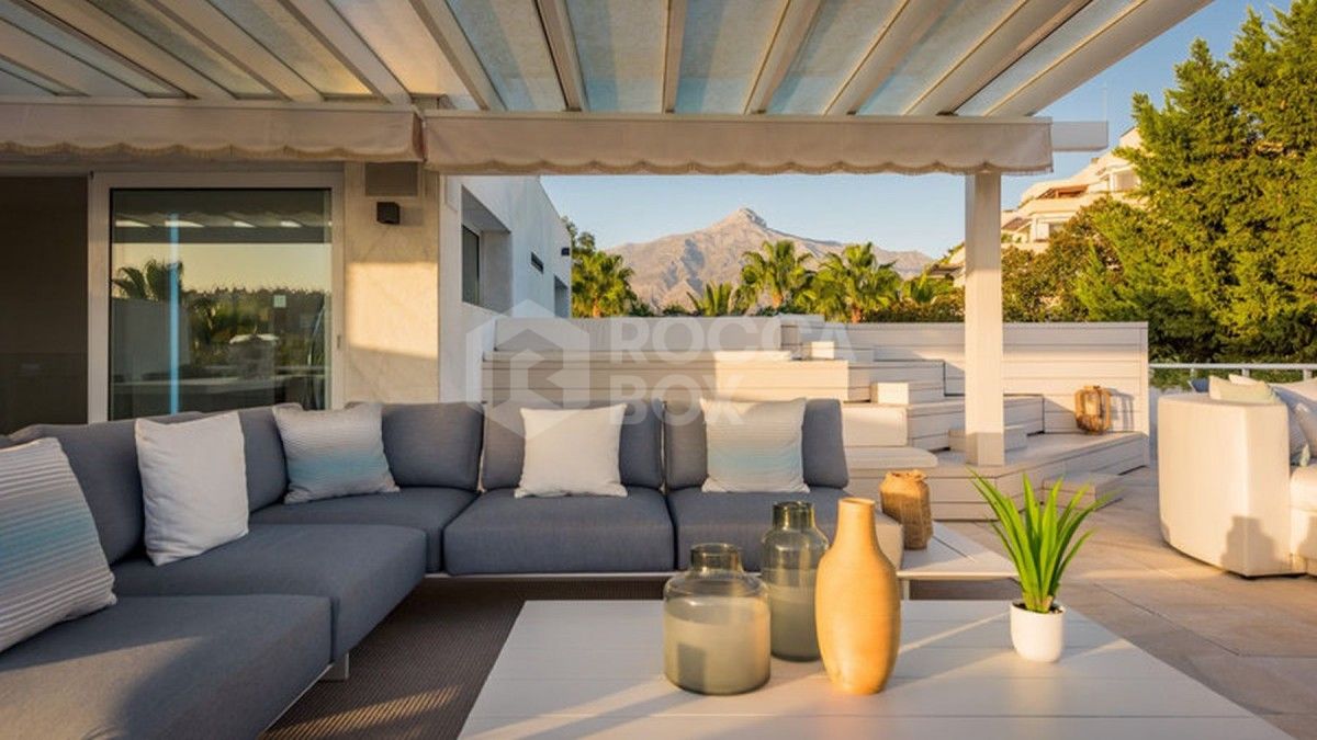 A stunning penthouse in Nueva Andalucia for sale