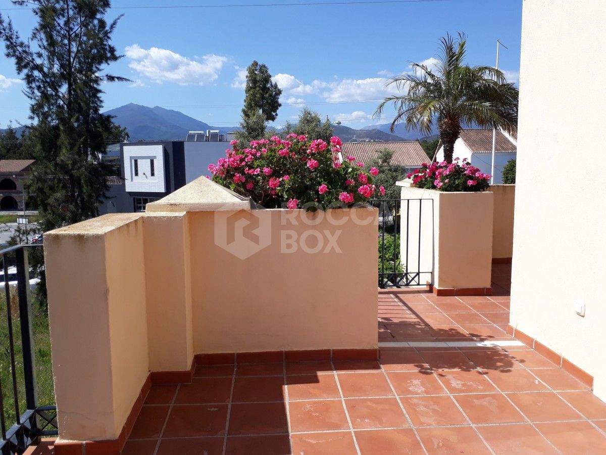 Superb 3 bed townhouse in Haciena el Palmeral Nueva Andalucia