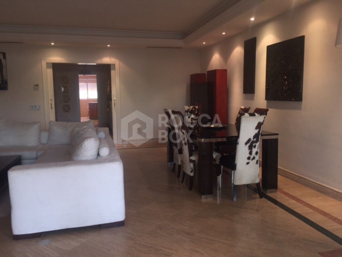 Super Large apartment for sale in Lomas de Sierra Blanca in Golden Mile