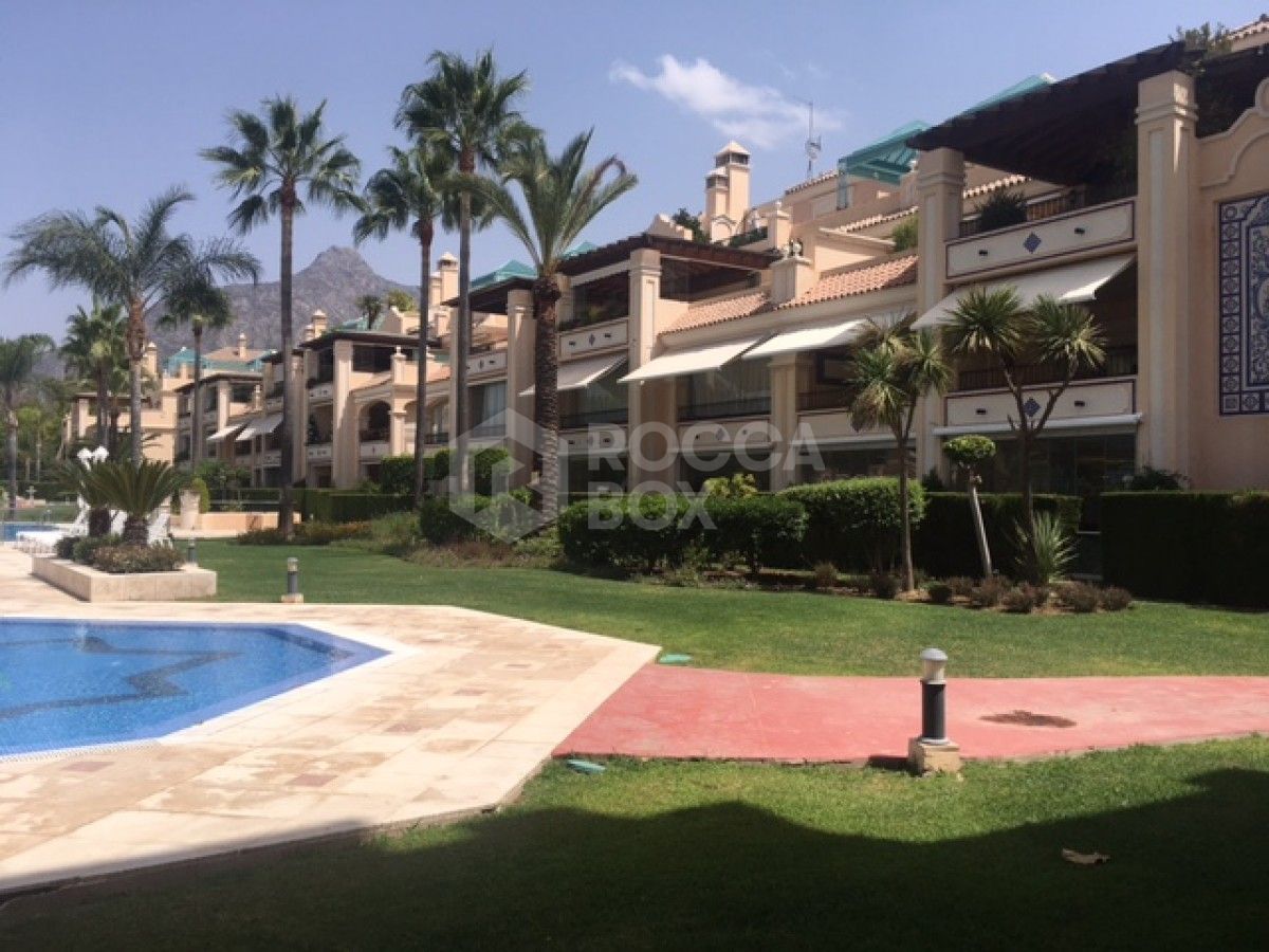 Super Large apartment for sale in Lomas de Sierra Blanca in Golden Mile