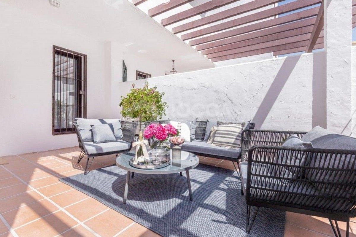 Luxury duplex ground floor apartment in Nueva Andalucia, La Maestranza for sale