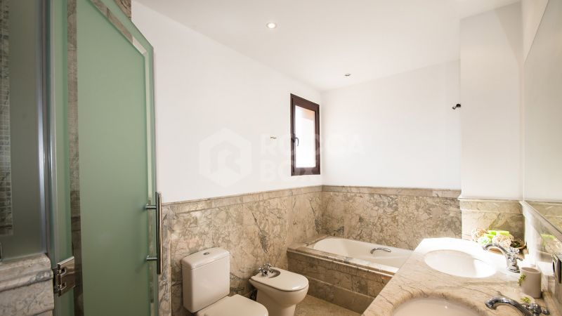 Outstanding Apartment in the residential complex of Casablanca Beach in San Pedro de Alcántara, Marbella