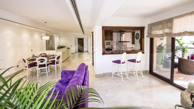 Outstanding Apartment in the residential complex of Casablanca Beach in San Pedro de Alcántara, Marbella