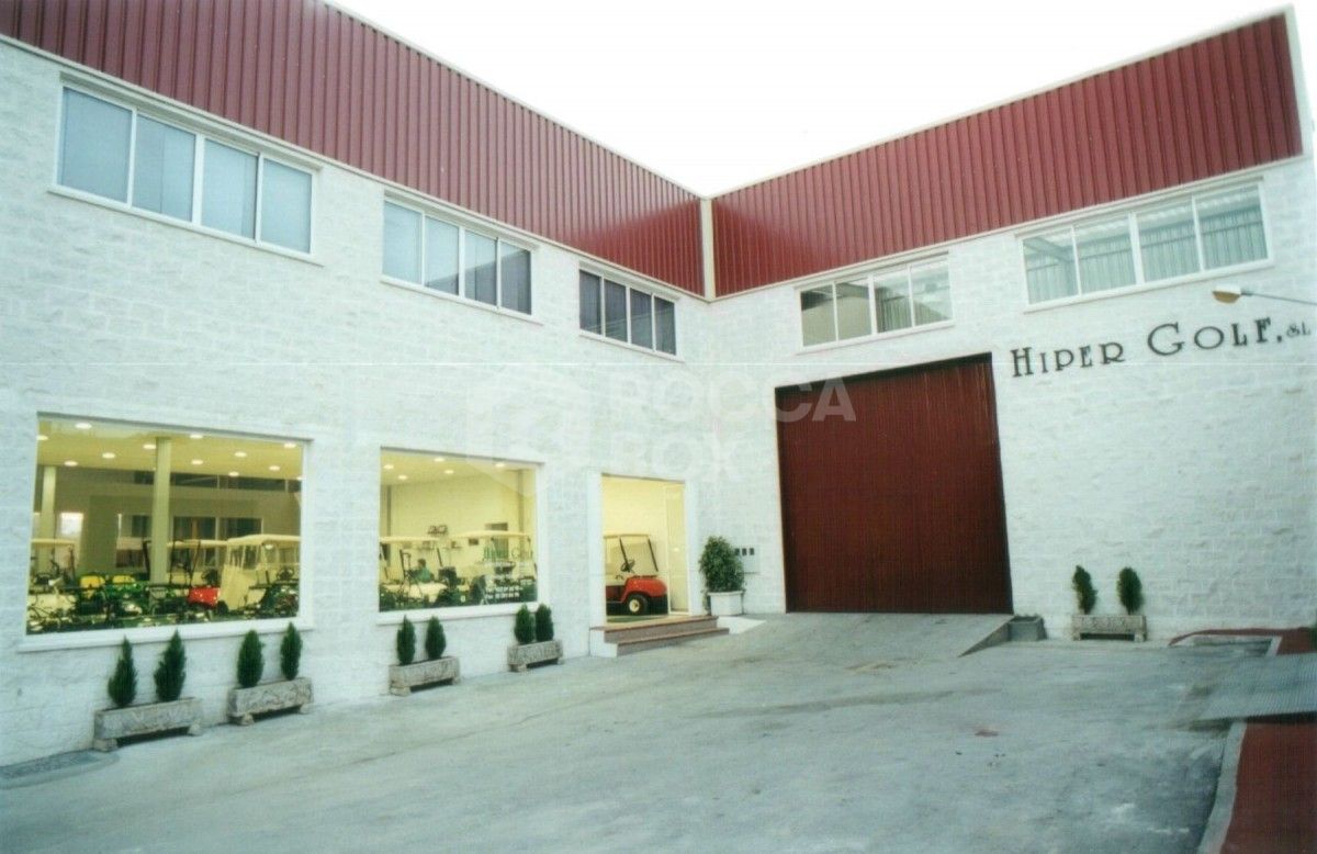 Warehouse in Nueva Andalucía for sale