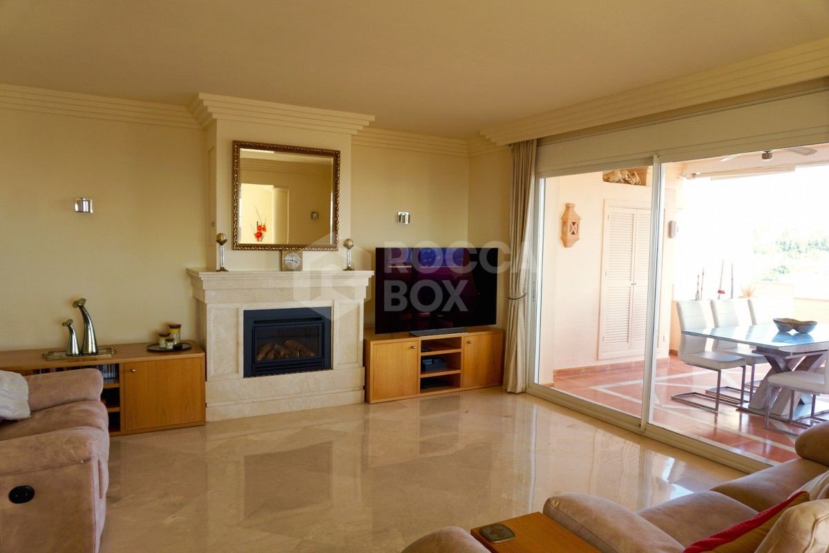 Superior 3 bed duplex apartment in Albatross Hills.