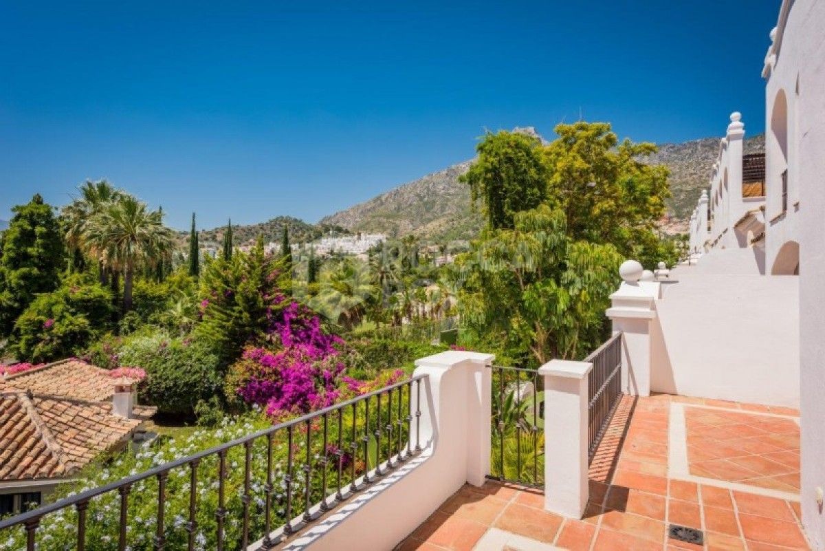 Luxury 2 bed apartment in exclusive development in Sierra Blanca