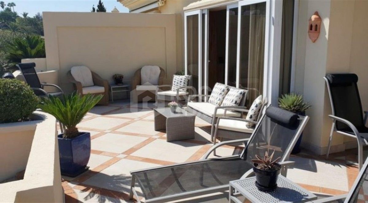 Luxury 2 bed penthouse apartment for sale in Nueva Andalucia