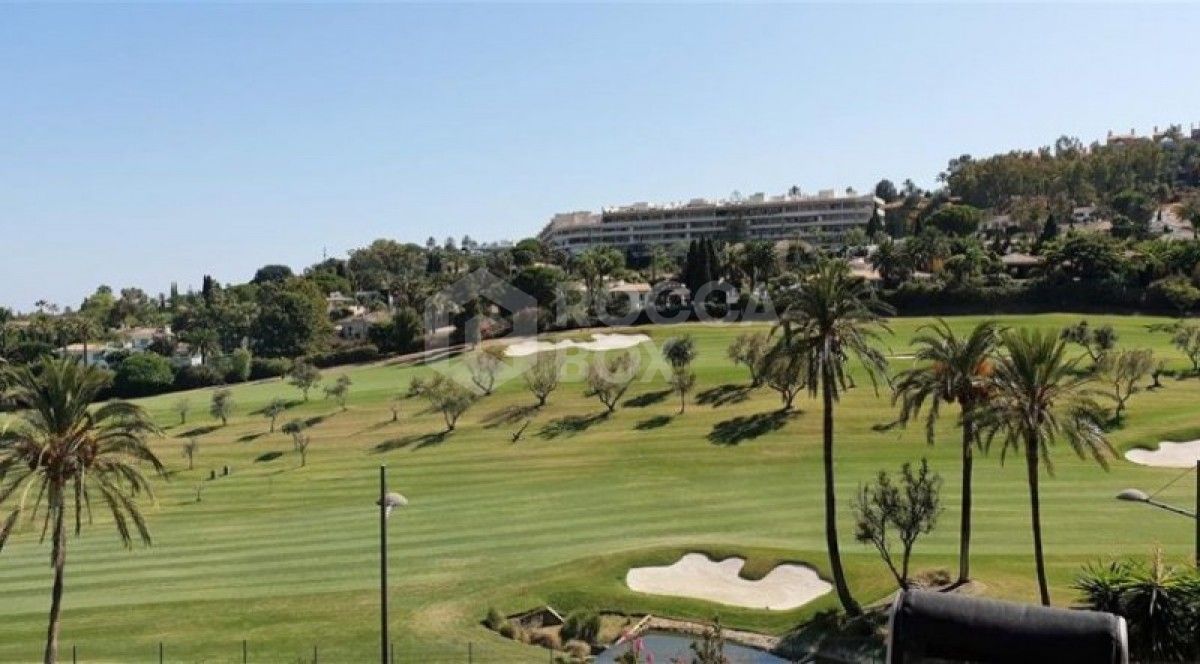 Luxury 2 bed penthouse apartment for sale in Nueva Andalucia