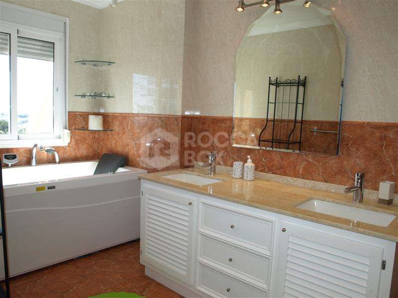 4 Bedroom Townhouse in Nueva Andalucia