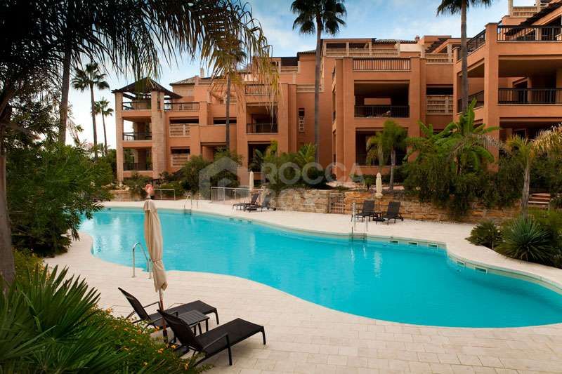 Luxury ground floor apartment in Casablanca Beach, San Pedro Alcantara