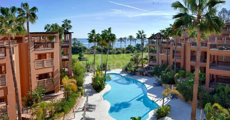 Luxury ground floor apartment in Casablanca Beach, San Pedro Alcantara