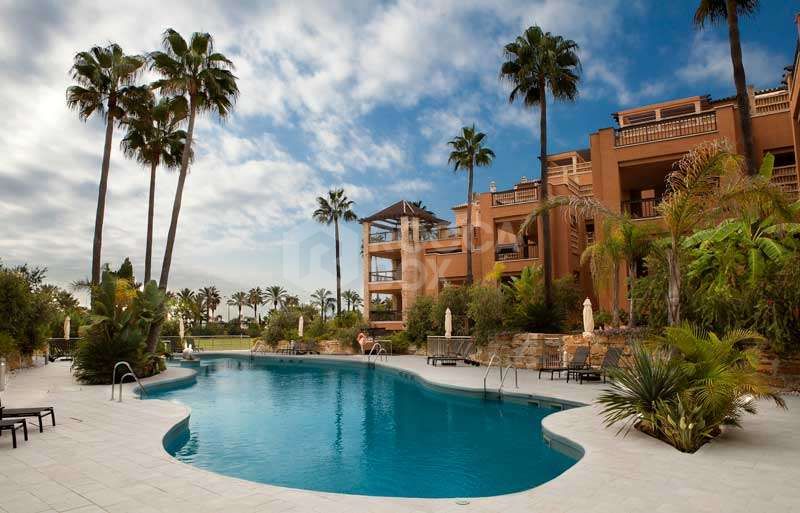 Luxury ground floor apartment in Casablanca Beach, San Pedro Alcantara