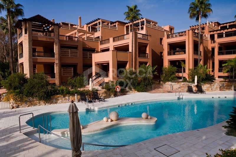 Luxury ground floor apartment in Casablanca Beach, San Pedro Alcantara