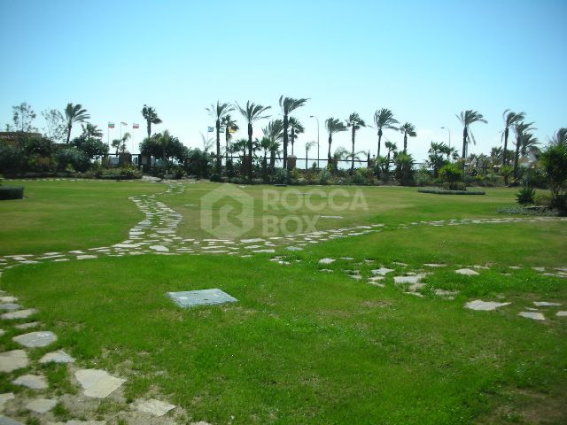 Luxury ground floor apartment in Casablanca Beach, San Pedro Alcantara