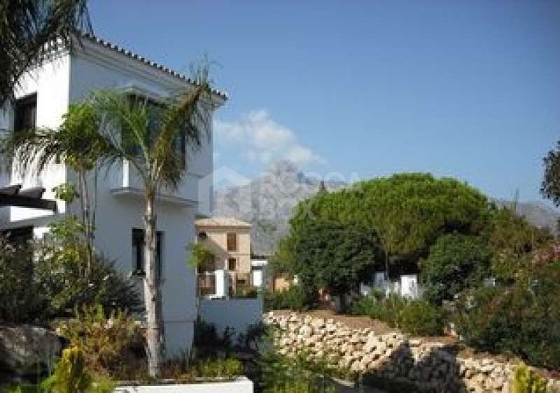 Beautiful 5 bedroom Villa for sale in Las Lomas de Magna Marbella