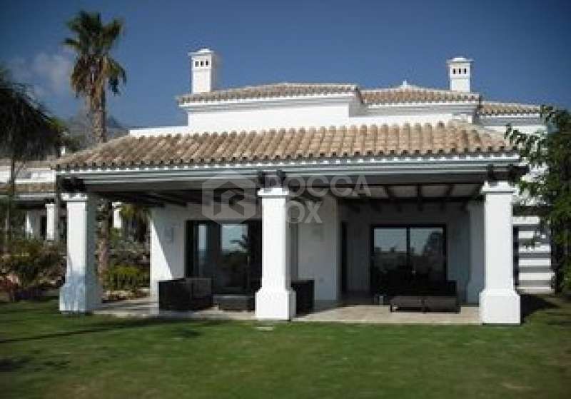 Beautiful 5 bedroom Villa for sale in Las Lomas de Magna Marbella