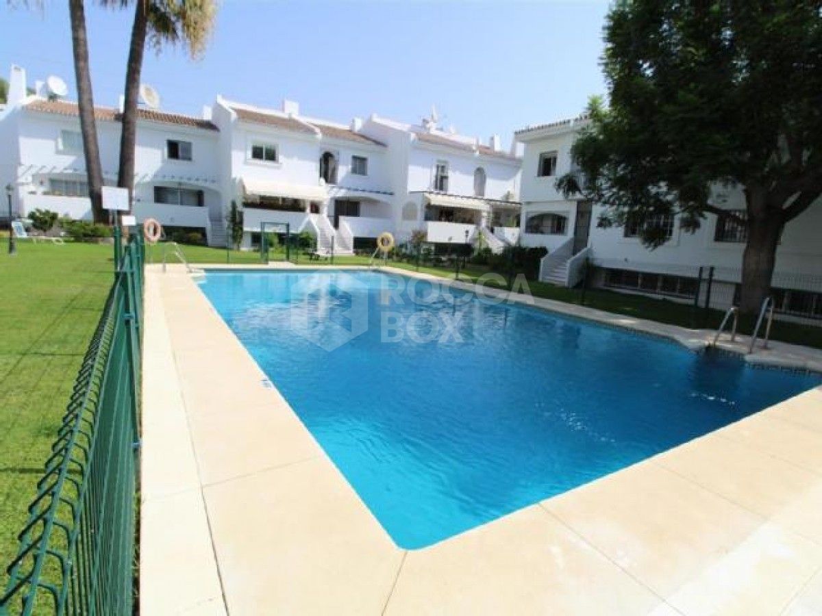 Lovely 4 bedroom townhouse for sale in Nueva Andalucia