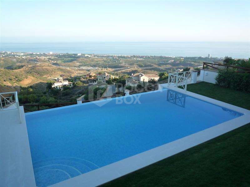 LUXURIOUS 5 BED SOUTH FACING VILLA IN MARBELLA WITH BREATHTAKING VIEWS