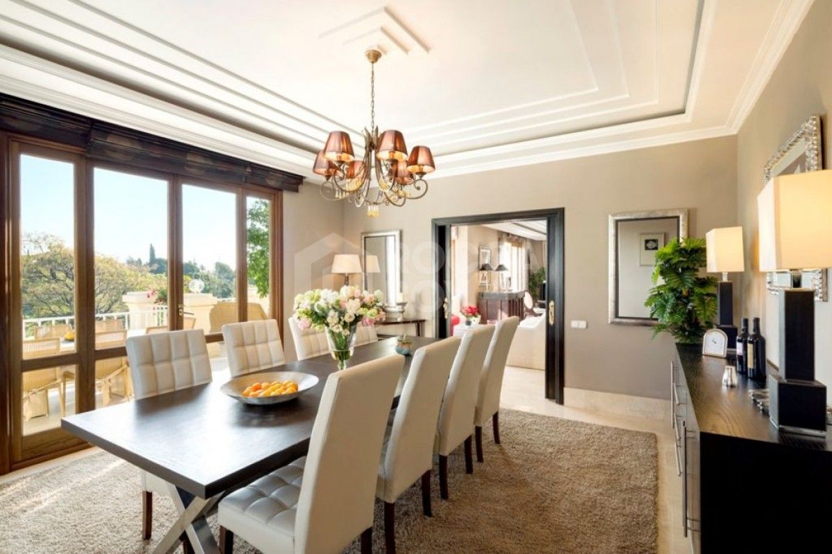 Beautiful, luxury Villa located front-line golf, in the centre of Nueva Andalucia, and within easy reach of Puerto Banus by car. Aloha