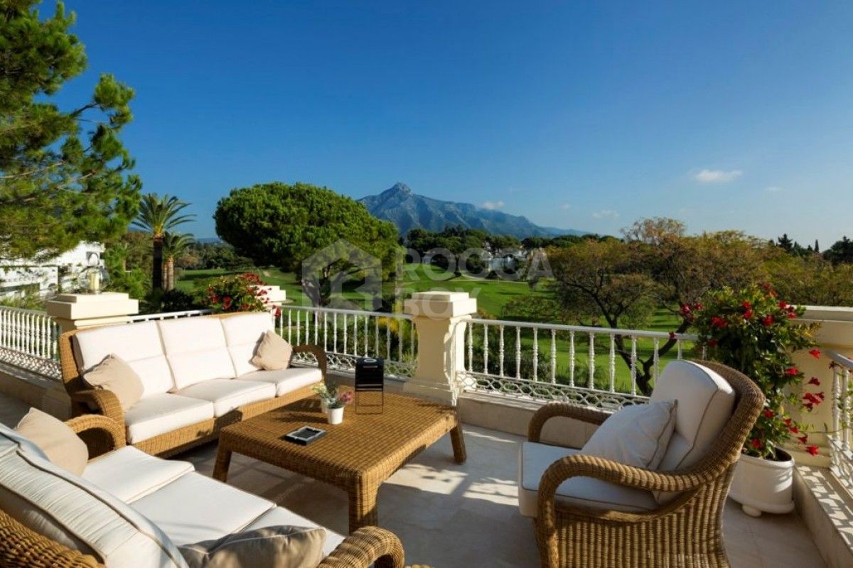 Beautiful, luxury Villa located front-line golf, in the centre of Nueva Andalucia, and within easy reach of Puerto Banus by car. Aloha