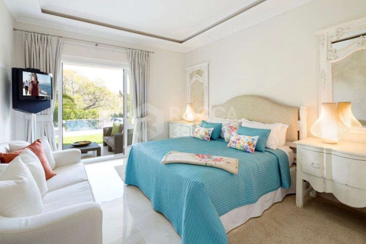 Beautiful, luxury Villa located front-line golf, in the centre of Nueva Andalucia, and within easy reach of Puerto Banus by car. Aloha