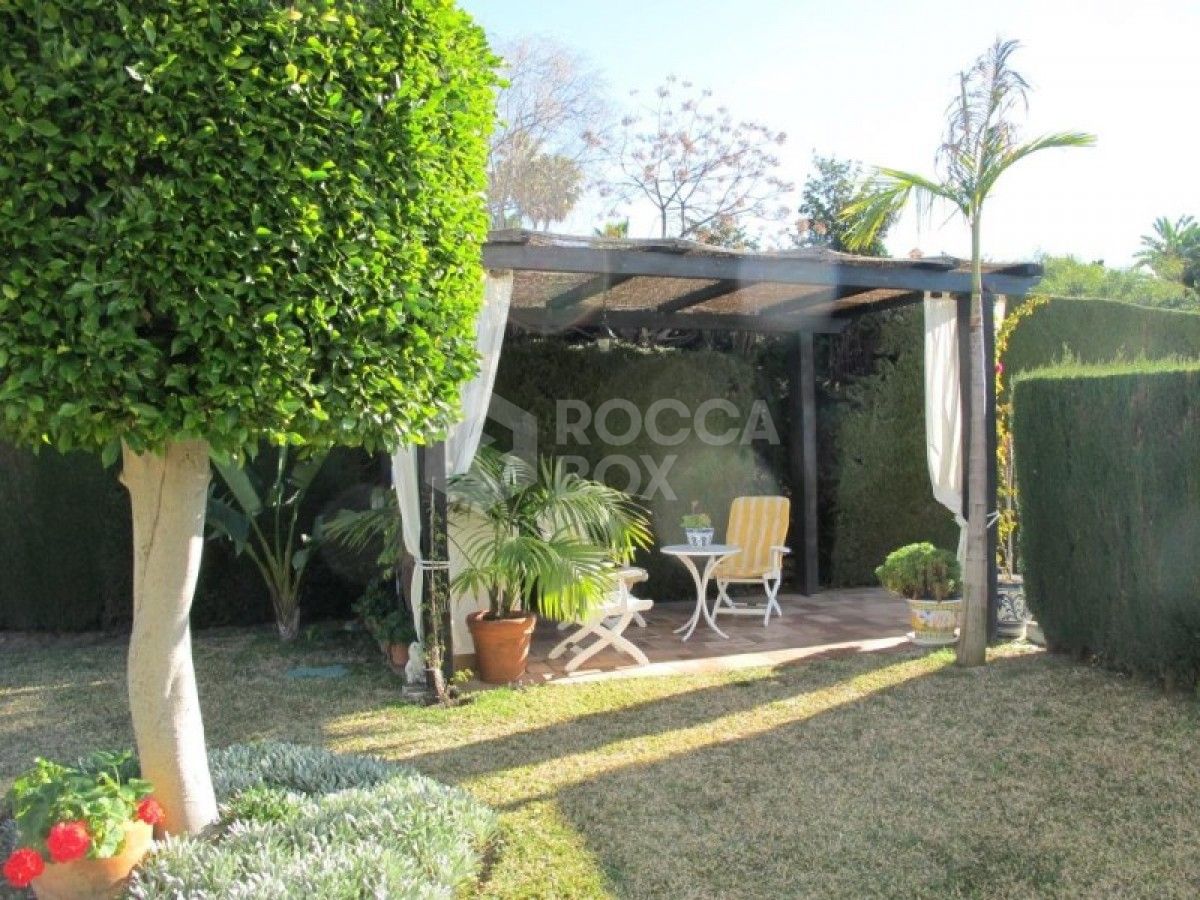 4 Bedroom Villa, Nueva Andalucia, walking distance to amenities