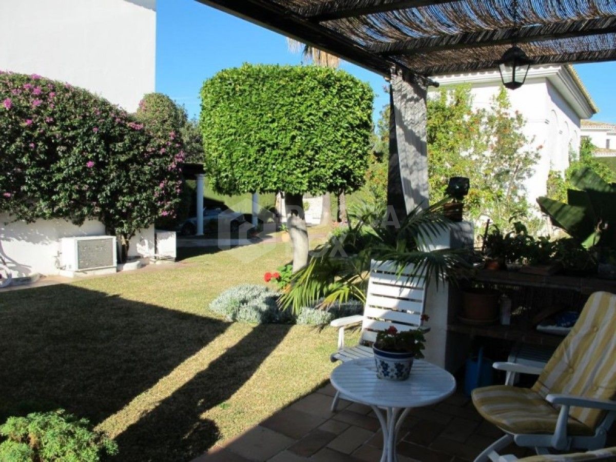 4 Bedroom Villa, Nueva Andalucia, walking distance to amenities