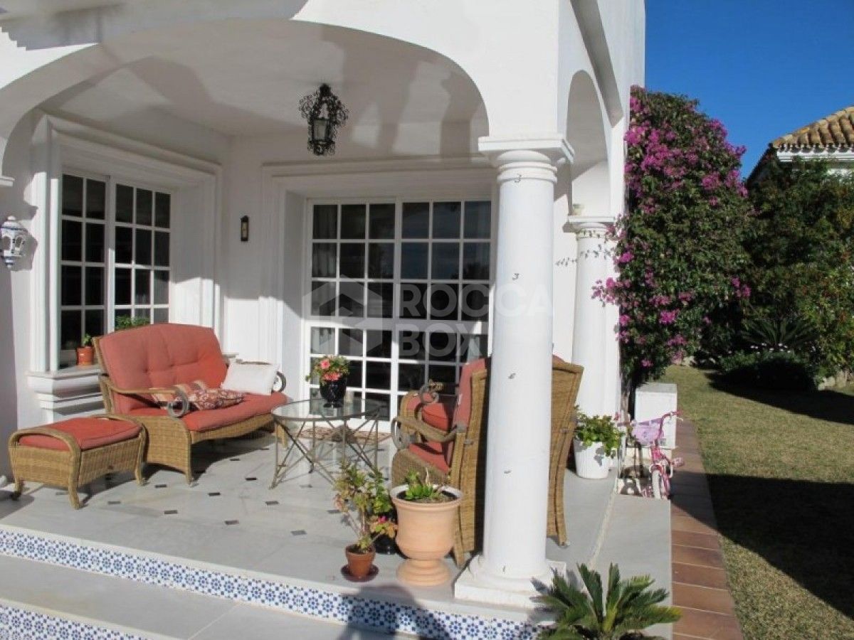 4 Bedroom Villa, Nueva Andalucia, walking distance to amenities