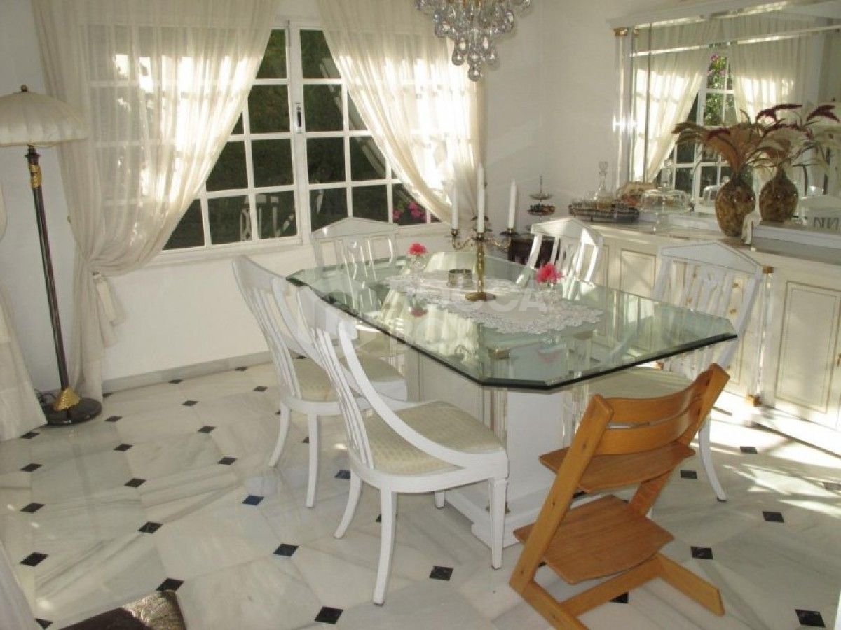 4 Bedroom Villa, Nueva Andalucia, walking distance to amenities