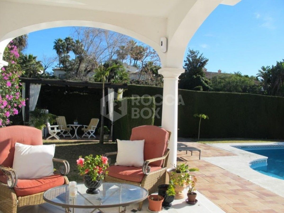 4 Bedroom Villa, Nueva Andalucia, walking distance to amenities