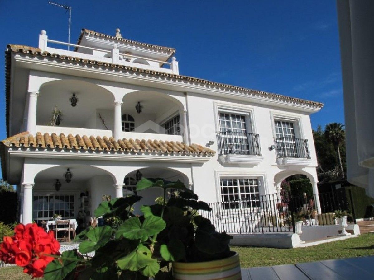 4 Bedroom Villa, Nueva Andalucia, walking distance to amenities