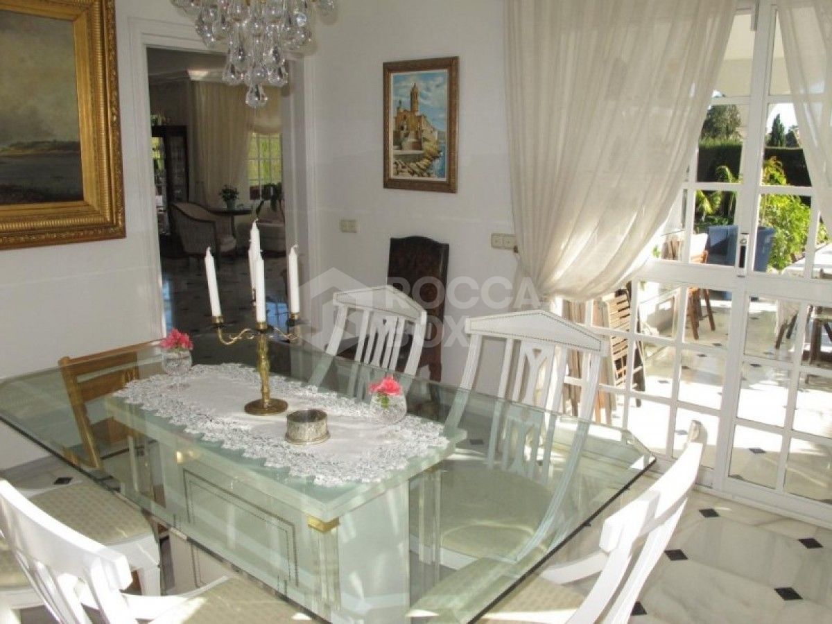 4 Bedroom Villa, Nueva Andalucia, walking distance to amenities