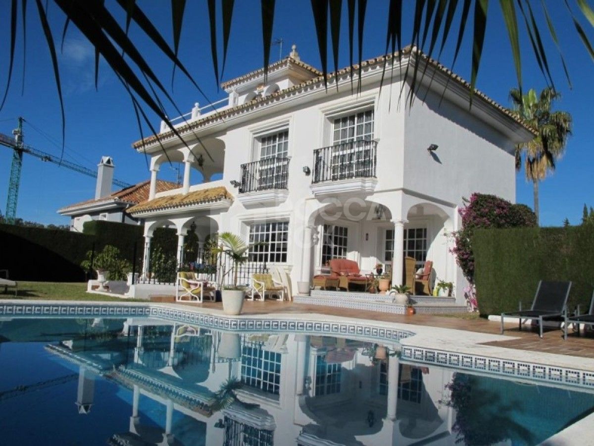 4 Bedroom Villa, Nueva Andalucia, walking distance to amenities