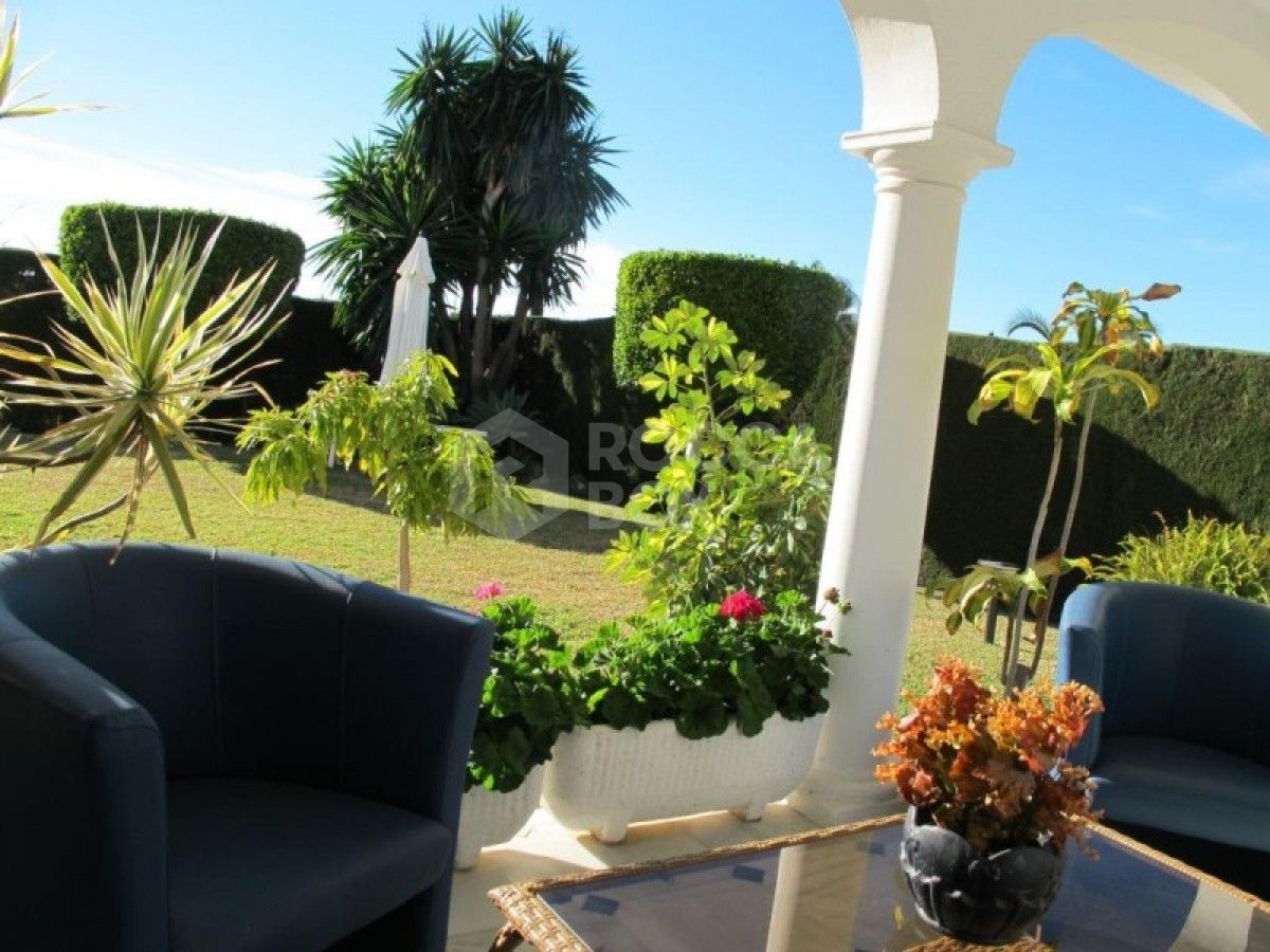 4 Bedroom Villa, Nueva Andalucia, walking distance to amenities