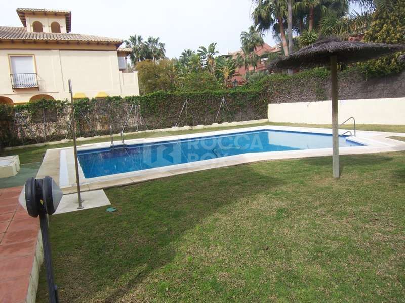 Townhouse with 4 bedrooms for sale in Nueva Andalucia